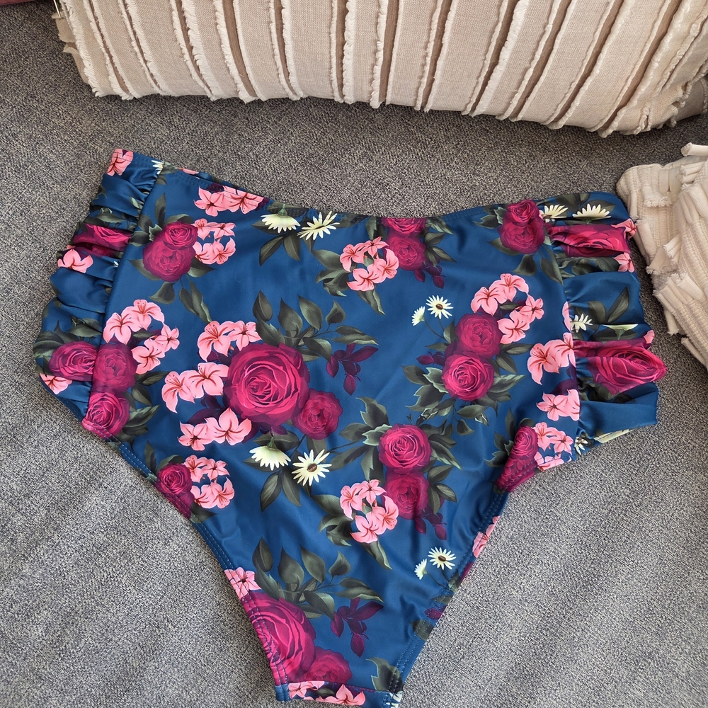 **NWT Peddney Floral 2- Piece swinsuit. ** - Picture 9 of 10